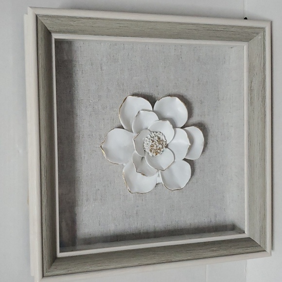 2 NATURAL ELEMENTS FLOWER ACCENT SHADOWBOX - Picture 3 of 7